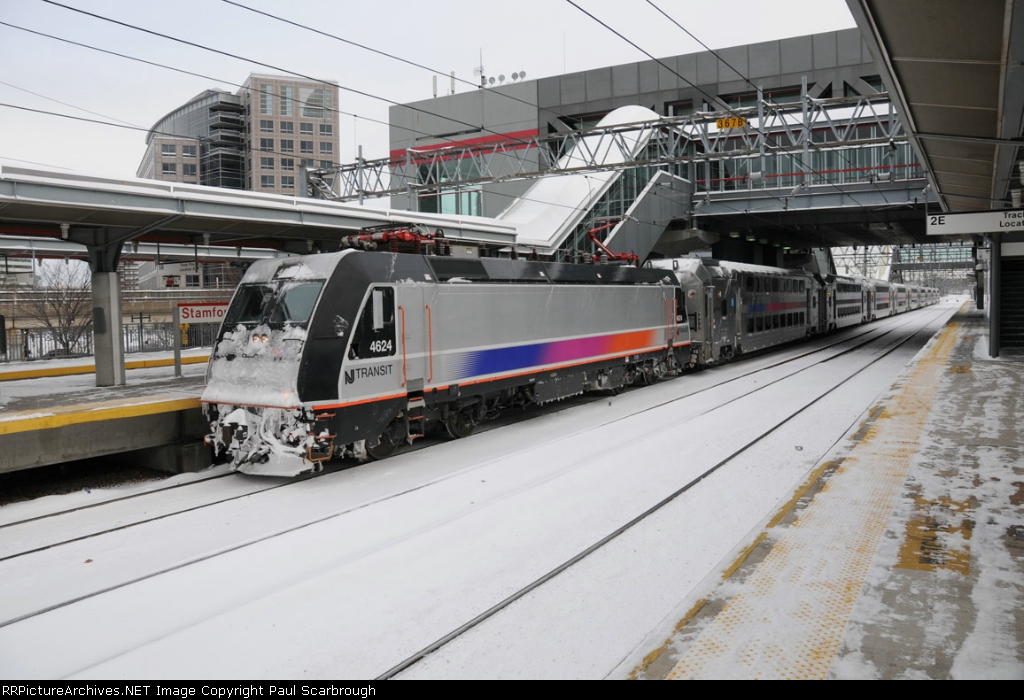 NJT 4624 waits with Meadowlands Direct Train 3133 in the station